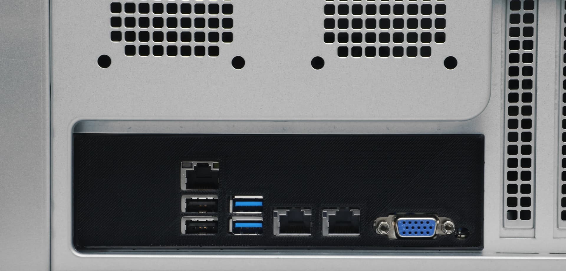 Сервер IRU Rock s4124g 1x4510 2x32Gb 2x480Gb SSD SATA3 9440-8i AST2600 2xGigEth 2x1600W w/o OS (2174819) - фото 4