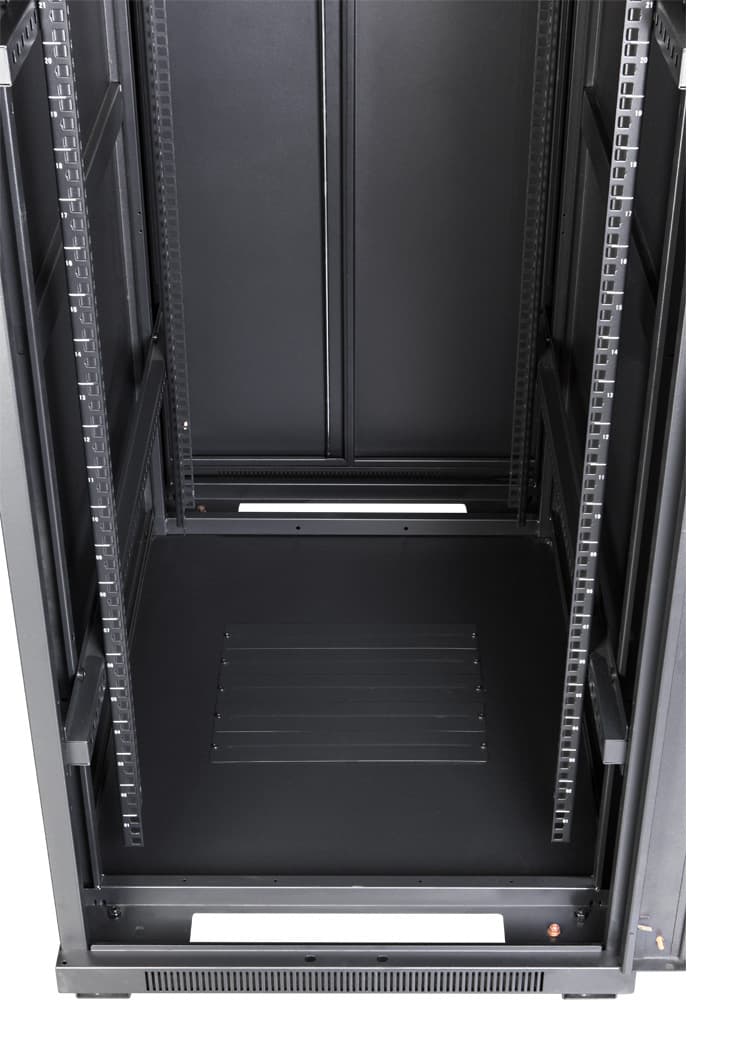 Шкаф коммутационный Lanmaster (TWT-CBB-22U-6X6-G1) напольный 22U 600x600мм пер.дв.стекл задн.дв.спл.стал.лист 2-хст. 2 бок.пан. 800кг черный IP20 - фото 2