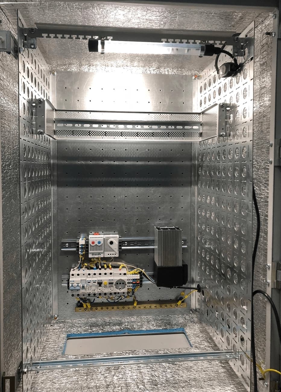 Шкаф коммутационный ЦМО (ШТВ-Н-12.6.3-4ААА-Т1) настенный 12U 620x330мм пер.дв.металл несъемн.бок.пан. 150кг серый 220мм 50кг 120град. 600мм IP54 IK10 сталь нержавеющая уличный всепогодный с вентилятором с нагревателем укомплектованный 150Вт - фото 4